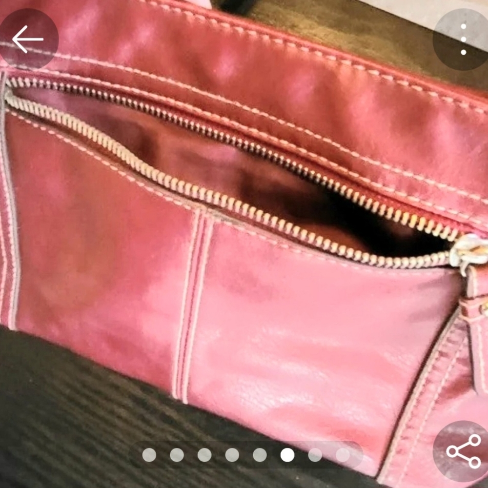 Womans red leather hand purse. - Picture 4 of 7